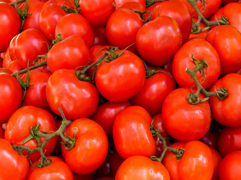 now government will sell tomatoes, image source -Pexels