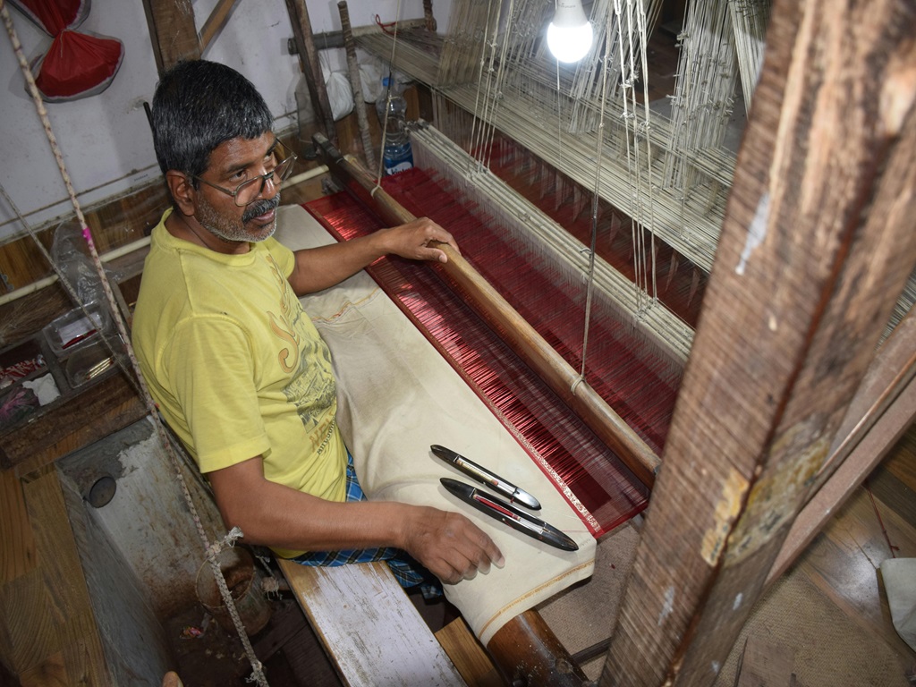 The cloth industry has made India an attractive option!, image source - pexels