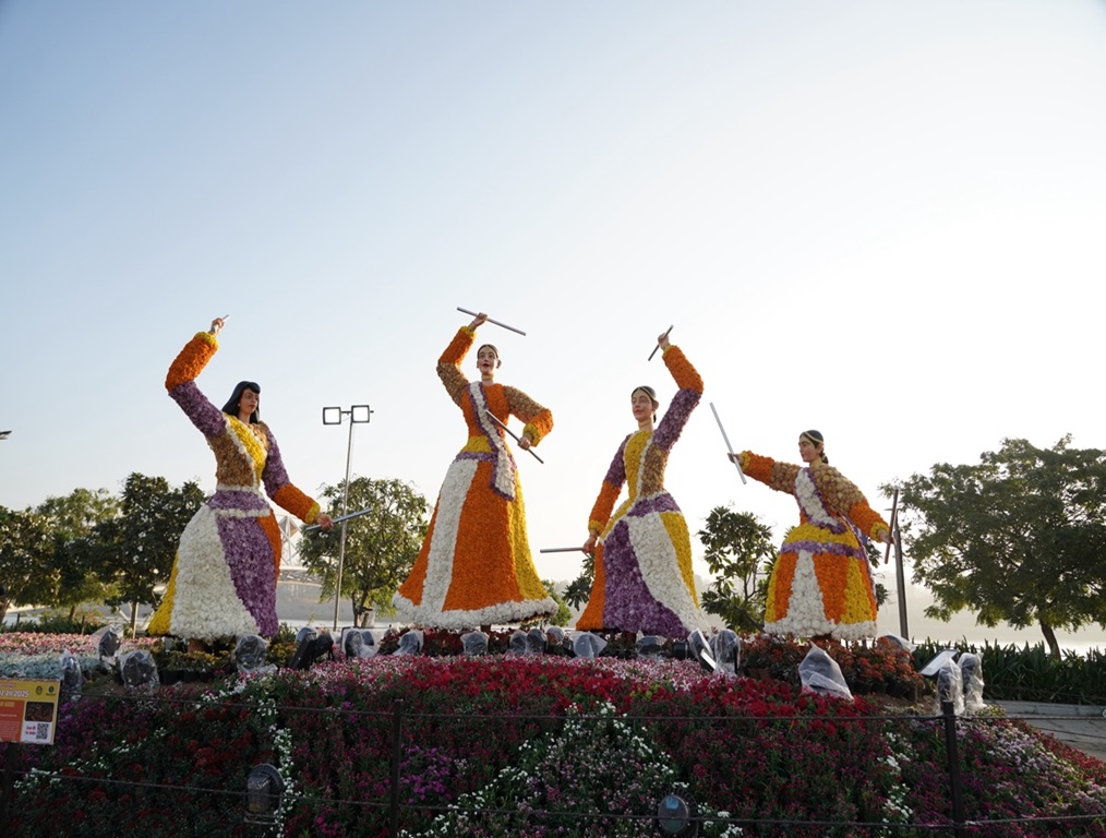 PM shares glimpses of International Flower Show