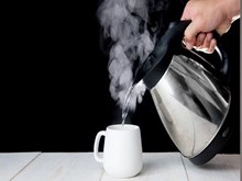 ବାରମ୍ବାର ପିଉଛନ୍ତି କି ଗରମ ପାଣି, ହୋଇଯାଆନ୍ତୁ ସାବଧାନ