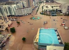 ମରୁ ଅଞ୍ଚଳରେ ମୂଷଳଧାରା ବର୍ଷା ! ବନ୍ୟାରେ ବୁଡିଲା ସହର