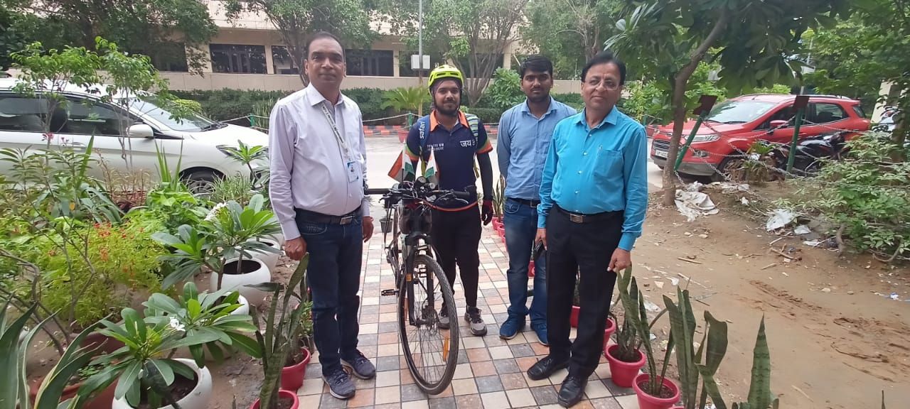 bicycle man Neeraj Prajapati at krishi Jagran