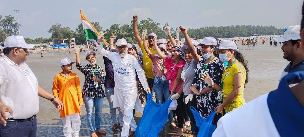 On the Occasion of Honourable Prime Minister's 72nd Birthday Pratap Sarangi participated in Clean Sea Safe Sea Campaign at Chandipur Beach