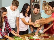 ଠିଆ ହୋଇ ଖାଦ୍ୟ ଖାଉଥିଲେ ସାବଧାନ! 