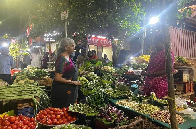 Union Finance Minister Nirmala Sitharaman bought vegetables from the street