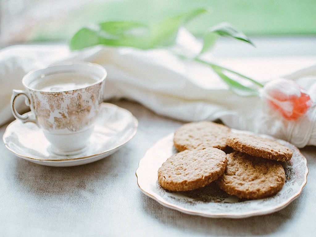 Avoid eating biscuit with tea, image source - pexels.com